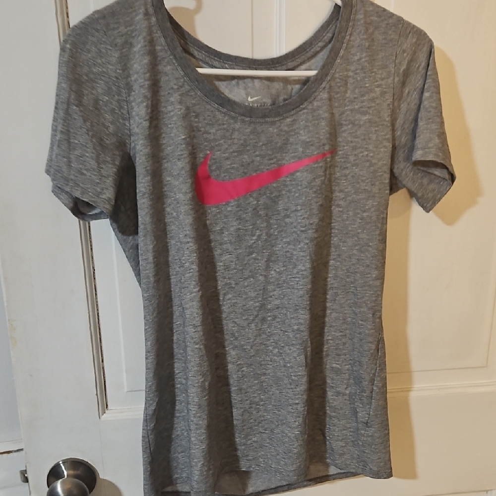 Nike Women's Heather Gray Tee with Vibrant Pink Swoosh